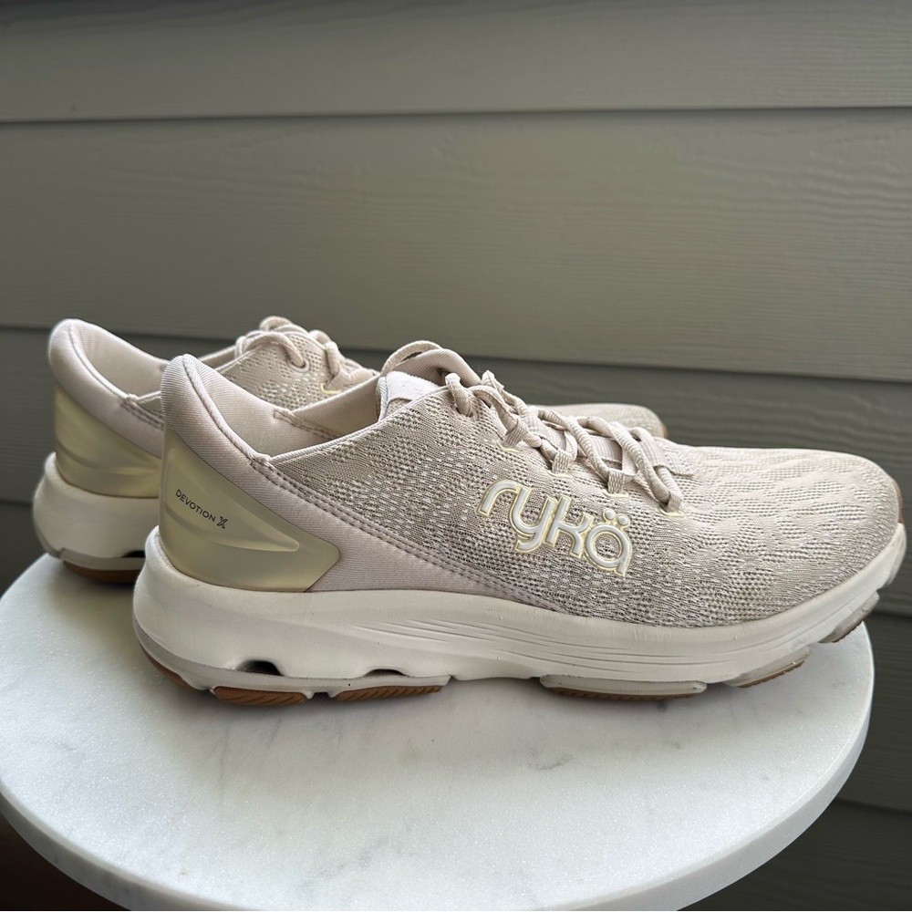 Ryka Devotion X Womens Cream Size 9